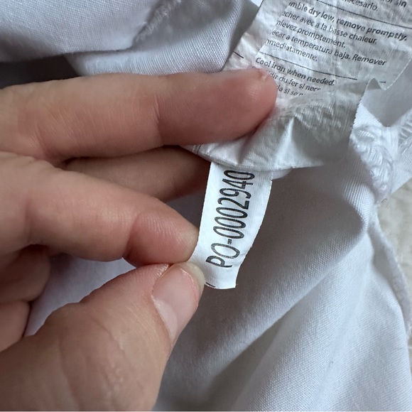 Carhartt | White Stretch Multi Pocket V-Neck Scrub Top | Size Extra Small - Picture 10 of 12